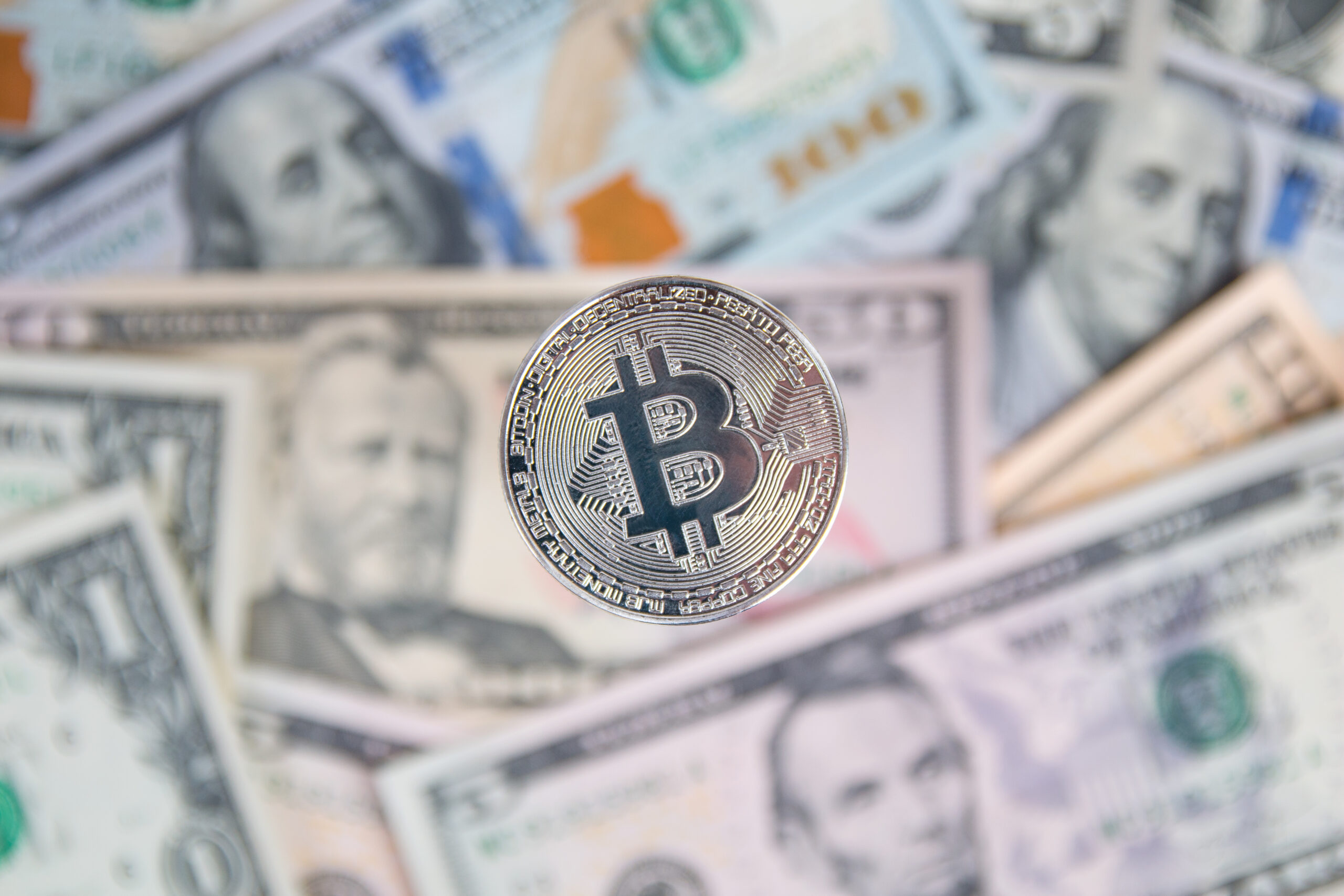 Биткоин под контролем крупных кошельков: $11,2 млрд в накоплении за 14 дней