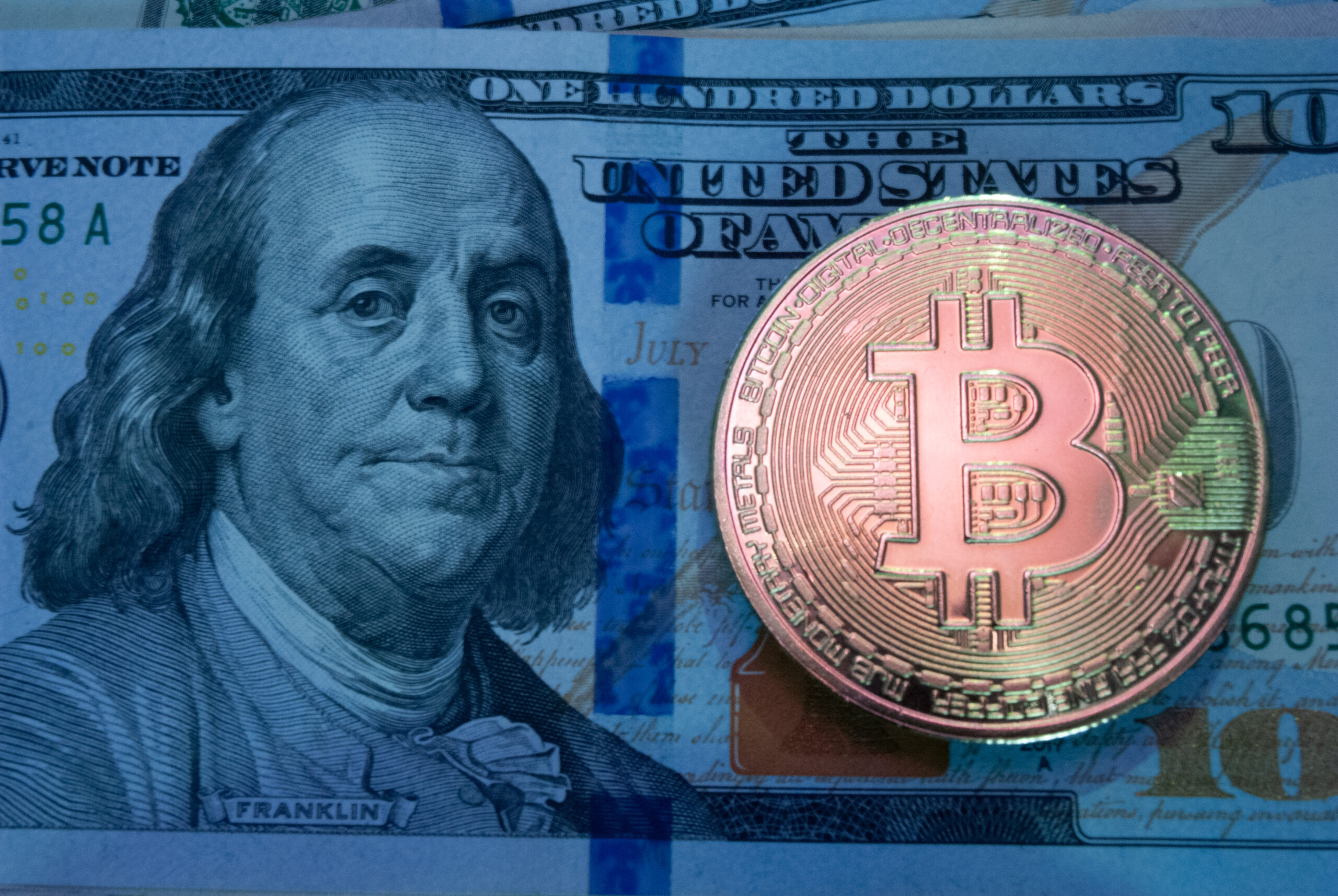 Финансовый поворот: США теряют монополию, биткоин набирает силу