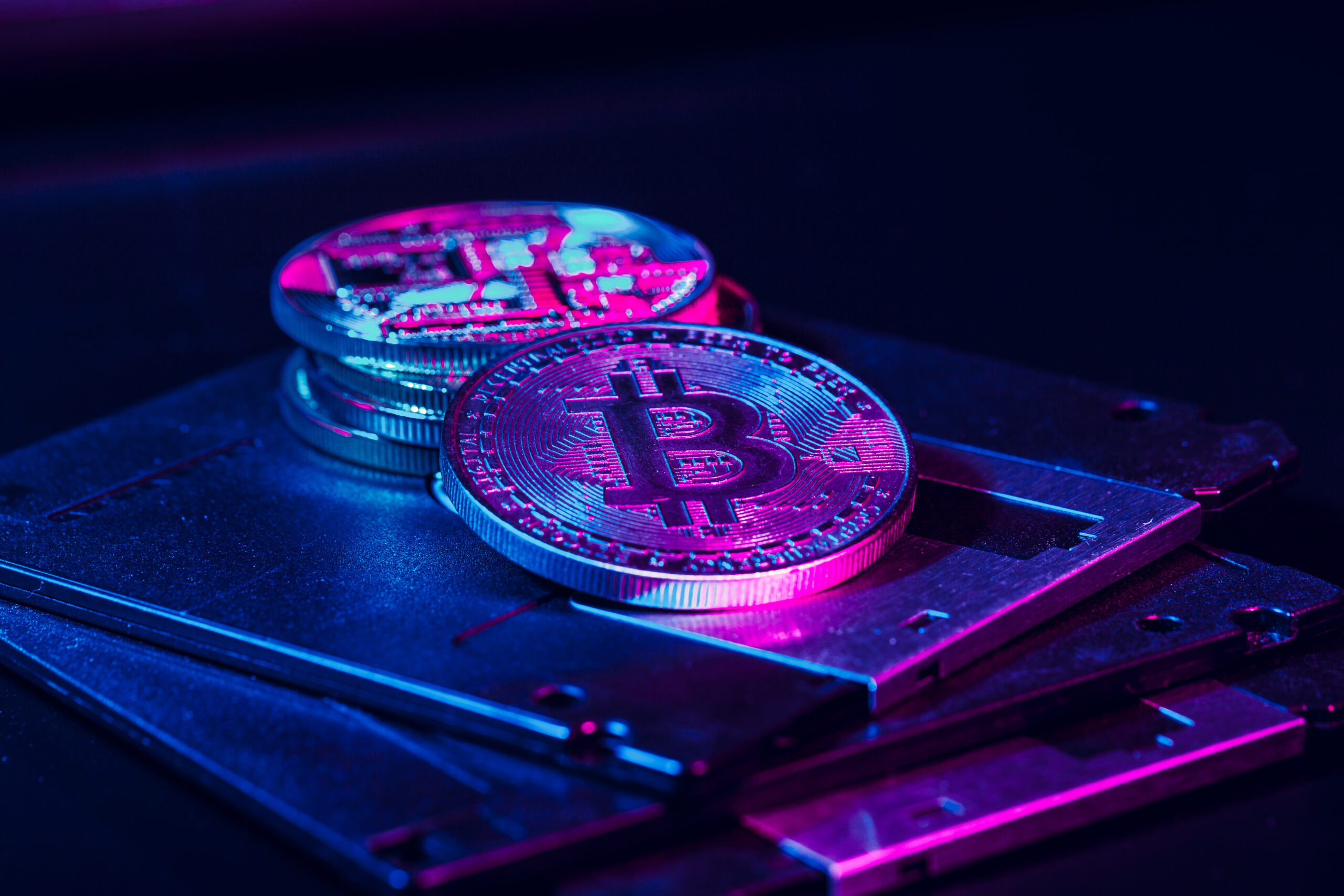 Биткоин-ставка Strategy: $584 млн в BTC и рост акций на фоне оптимизма