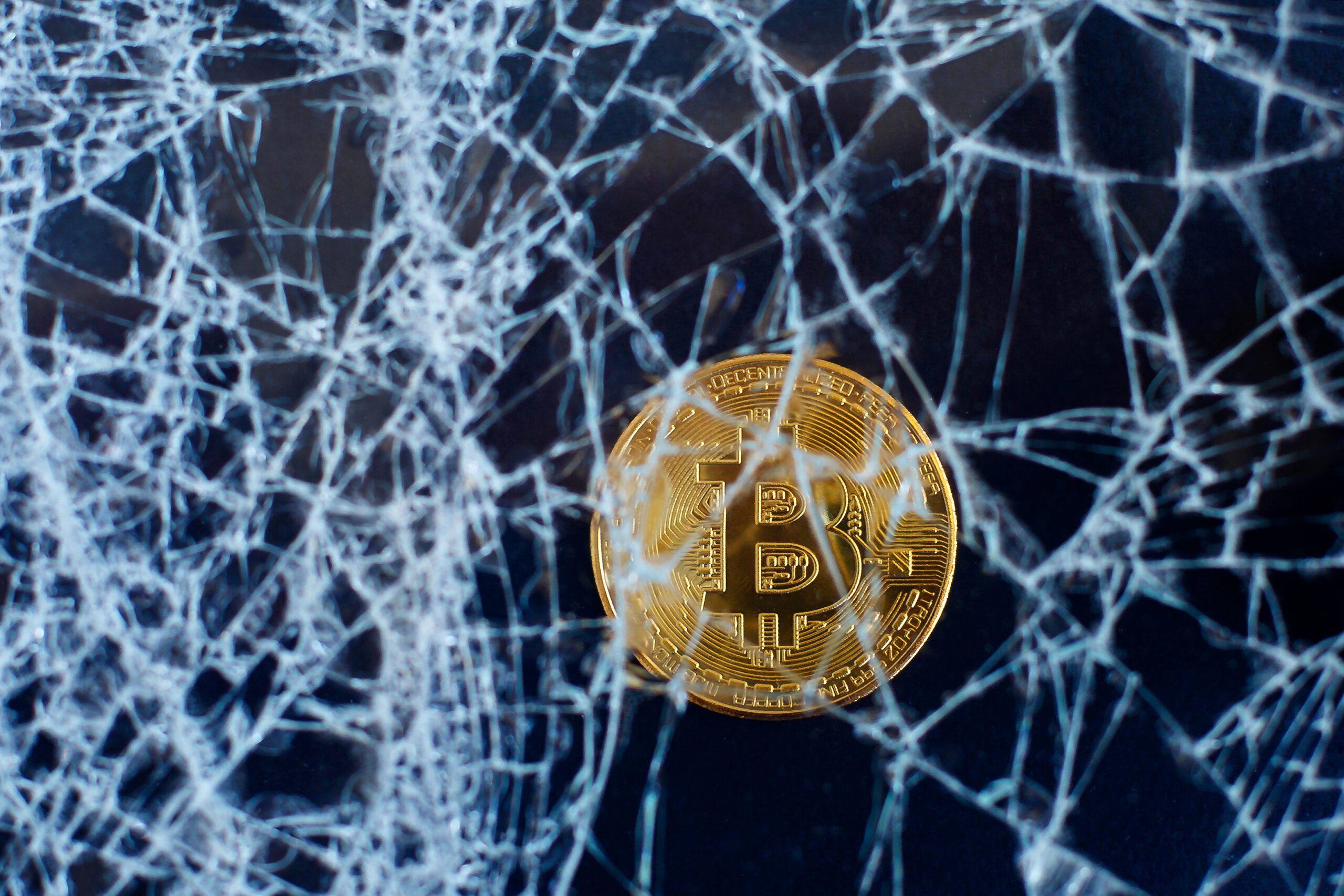 Биткоин под давлением: индекс настроений на грани, но надежда остаётся