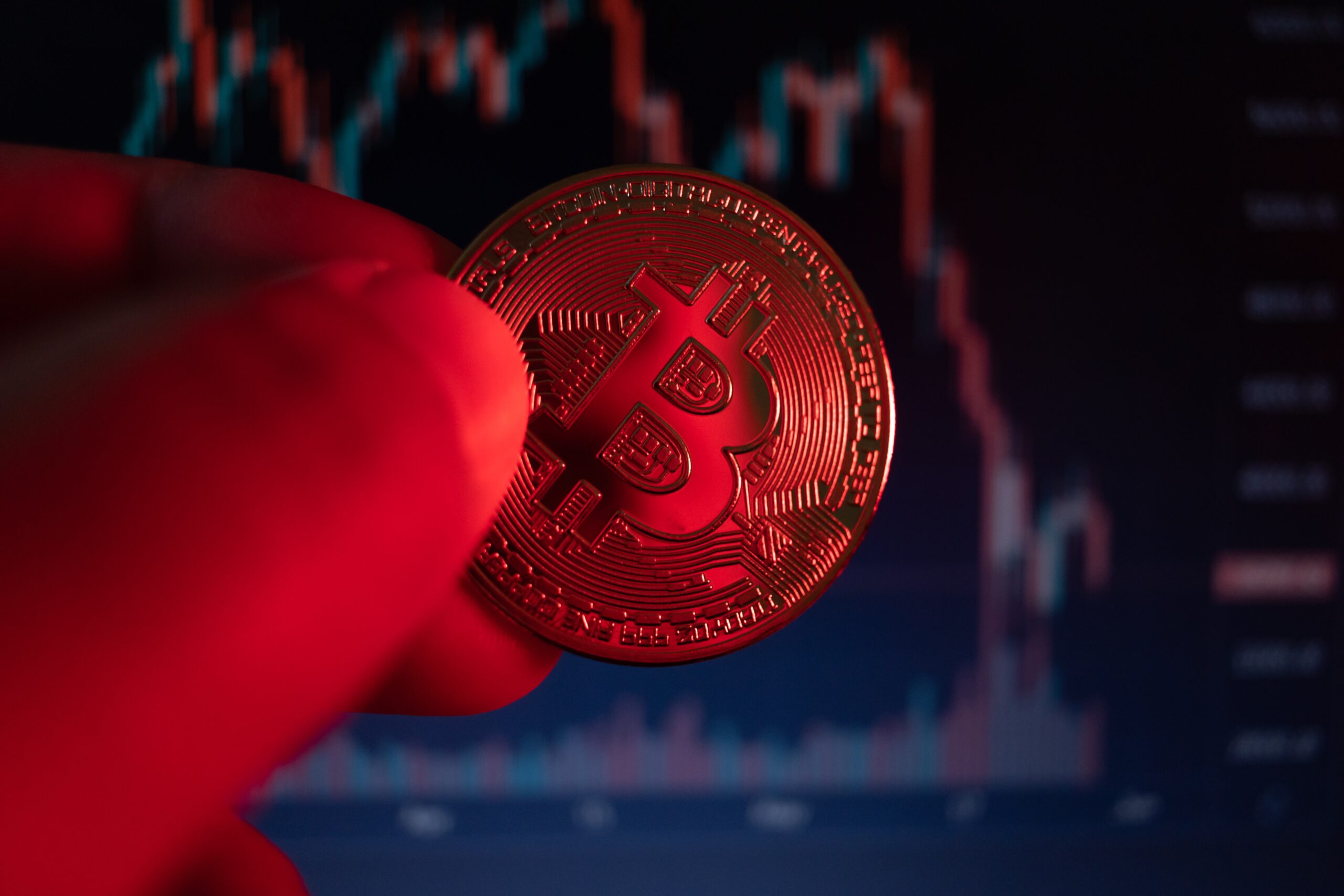Продавать, пока не поздно: Шифф призывает выйти из биткоина до падения к $75 000