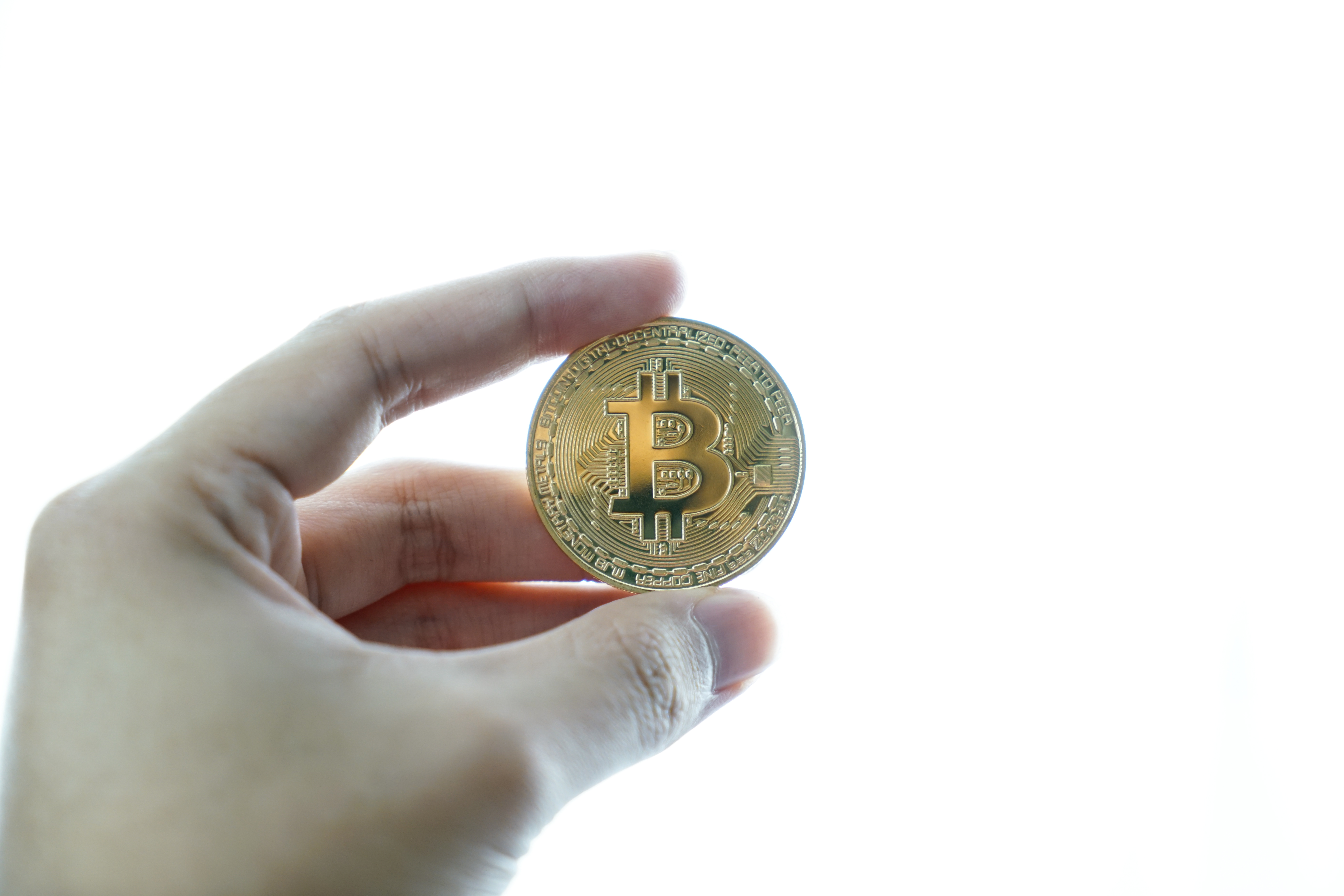 Финансовая атака китов на Ethereum: $850 млн за двое суток