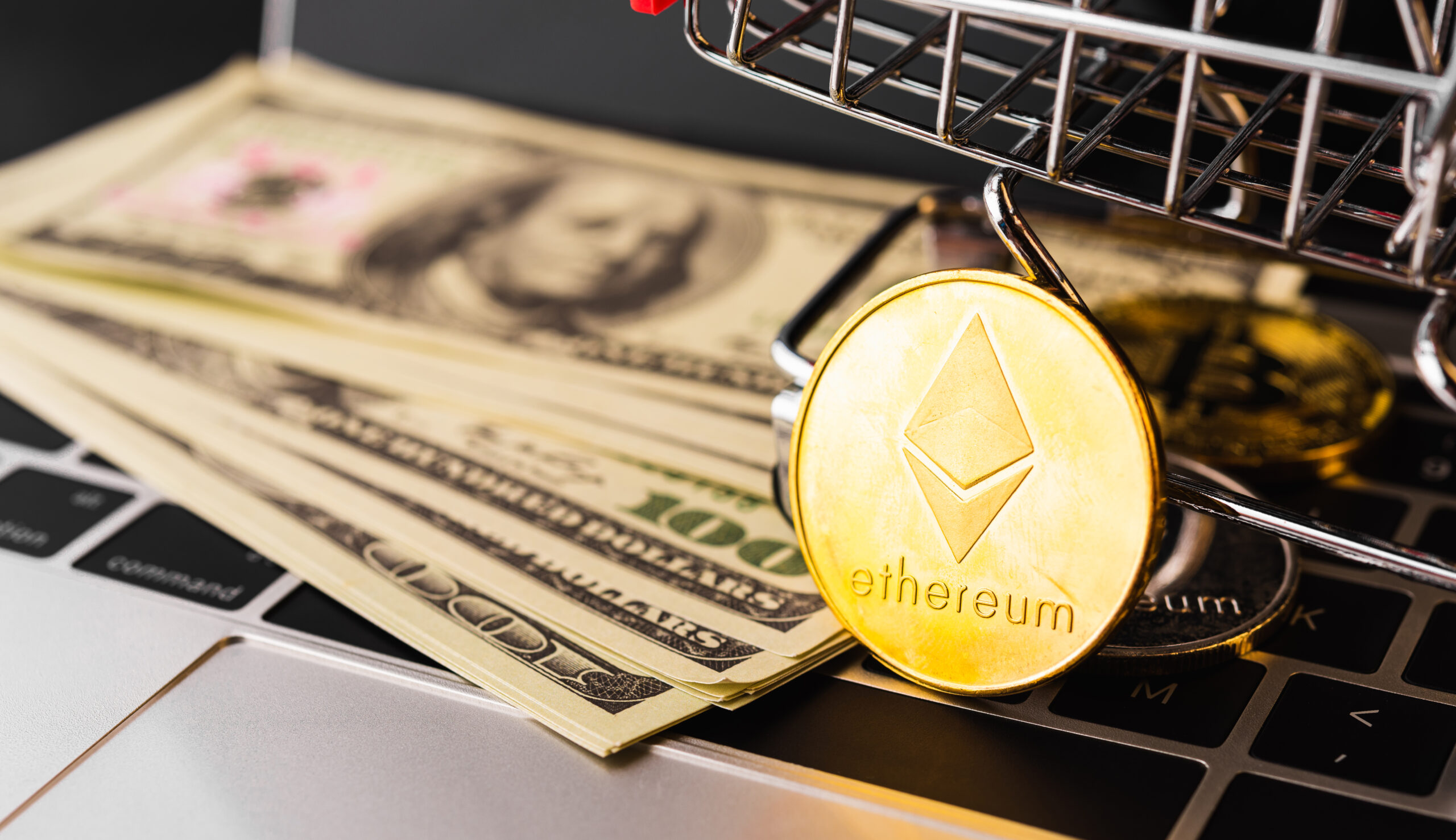 ETH у границы $4 500: накопление формирует фундамент для прорыва