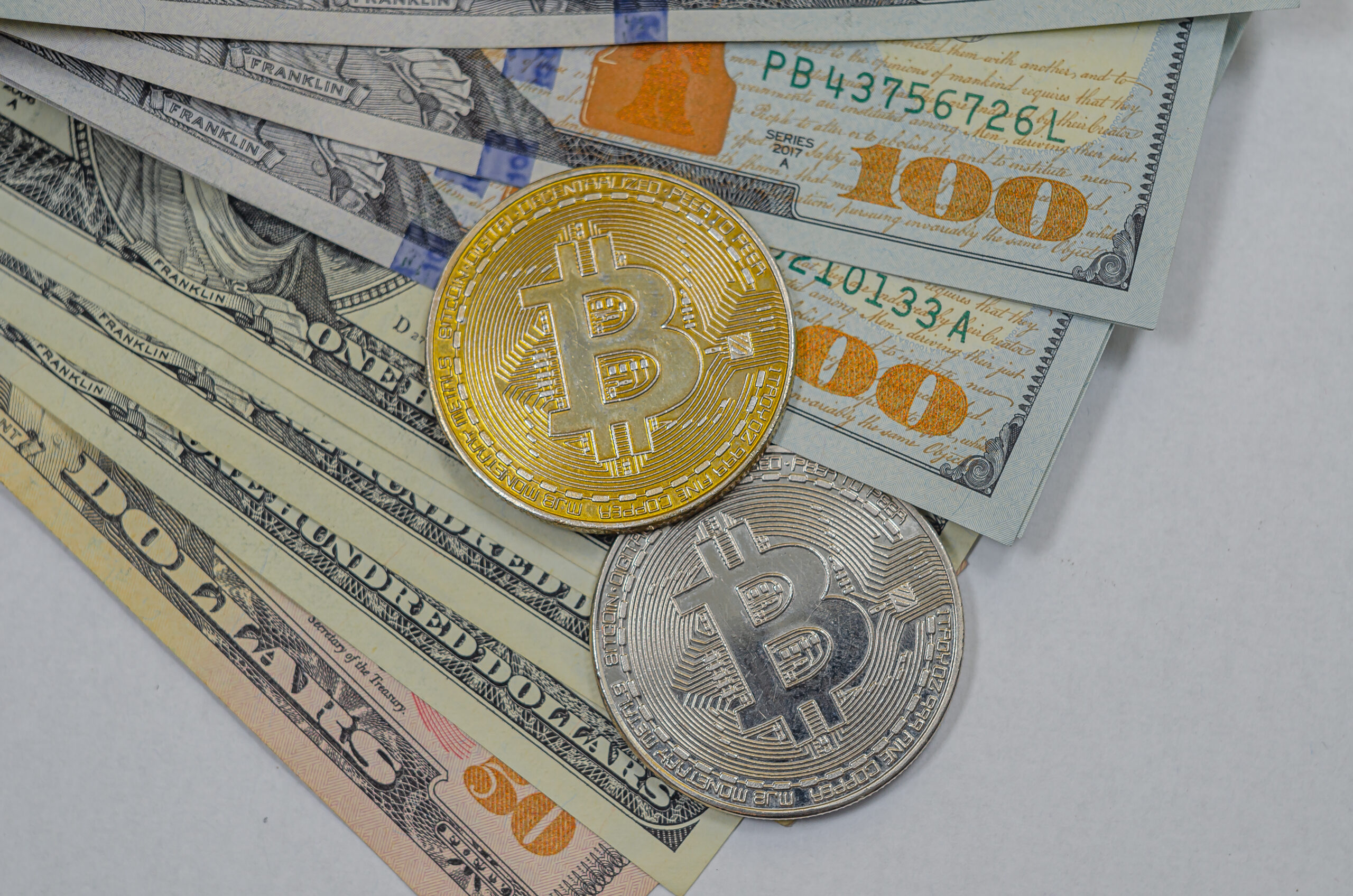 Рост биткоина до 71 000 долларов усилил дискуссии вокруг ETF